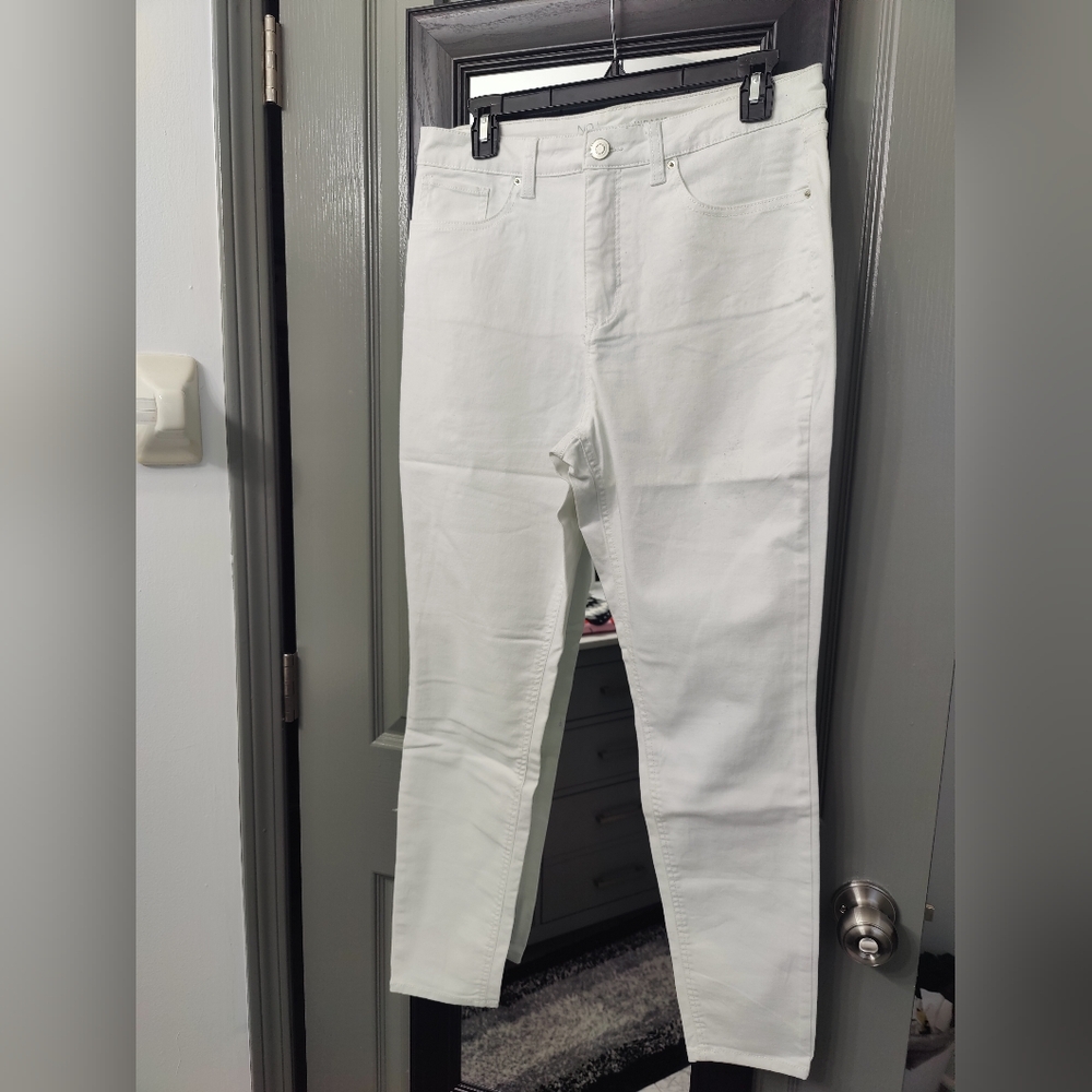 No Boundaries Women's Straight Leg White Jeans